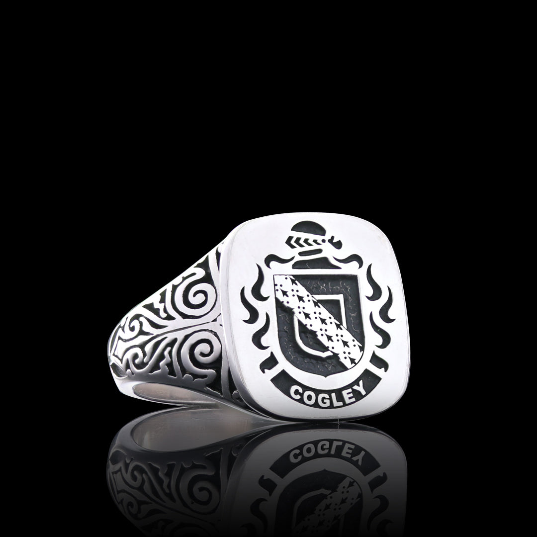 Duchess Crest Ring Square