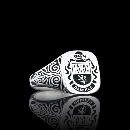 Duchess Crest Ring Square