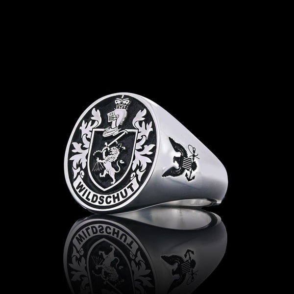 Wildschut family signet ring, featuring a lion crest design, with custom side engravings.