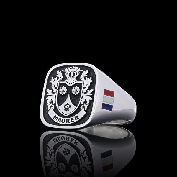 Crest ring with country flag